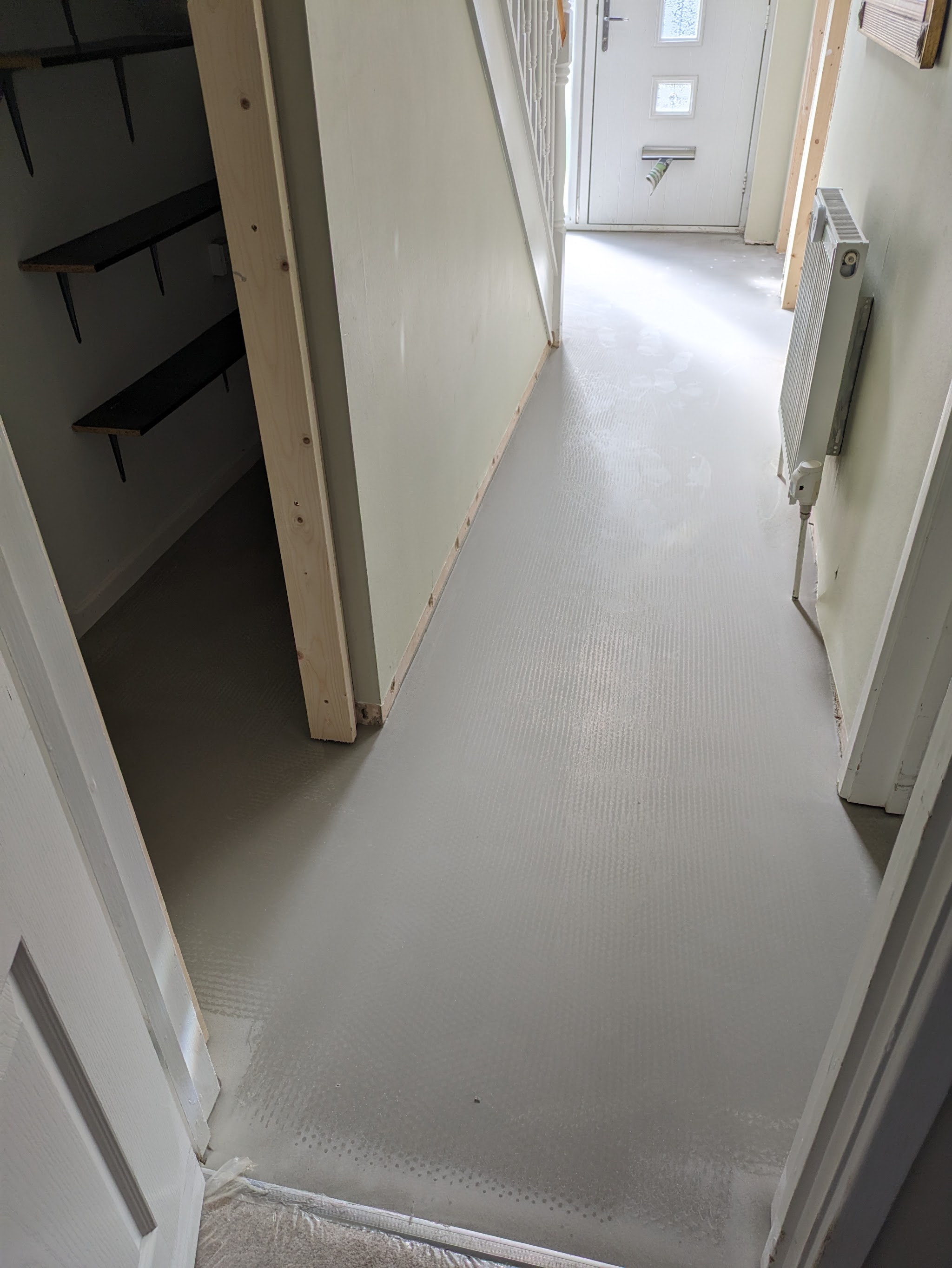Light grey vinyl in a hallway